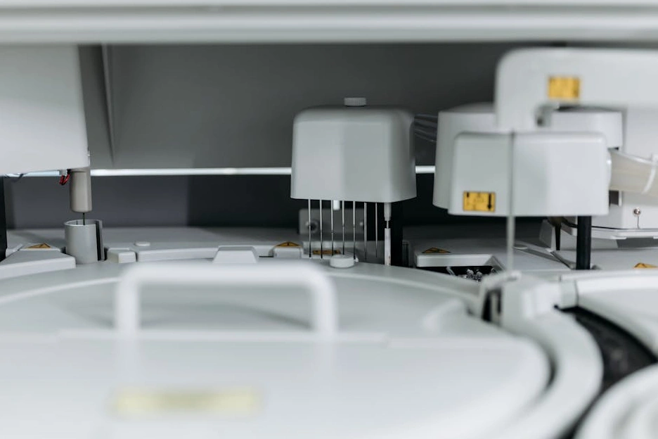 Schemat blokowy ilustrujący zautomatyzowany proces marketingowy.